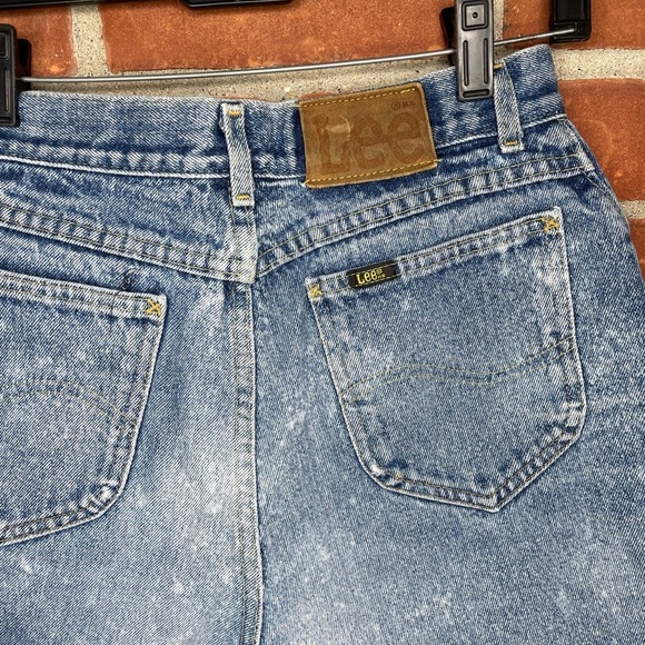 Vintage 90's Lee high waisted denim shorts - Picture 7 of 8